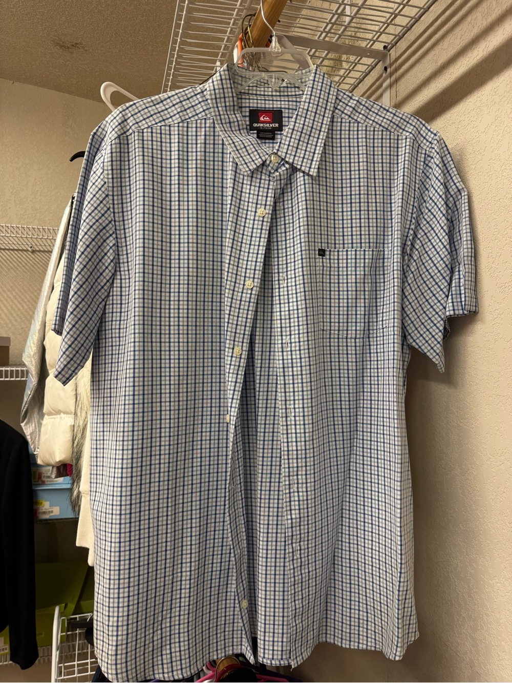 Quiksilver Men's White and Blue Check Short-Sleeve Button-Down Shirt